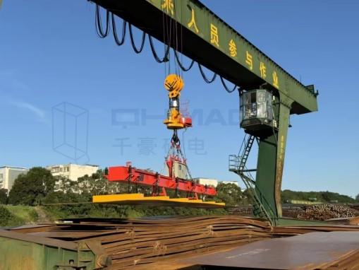 鋼板怎么吊裝？你見過這款“磁吸”30噸超大鋼板無損吊裝吊具嗎？（千豪快訊）